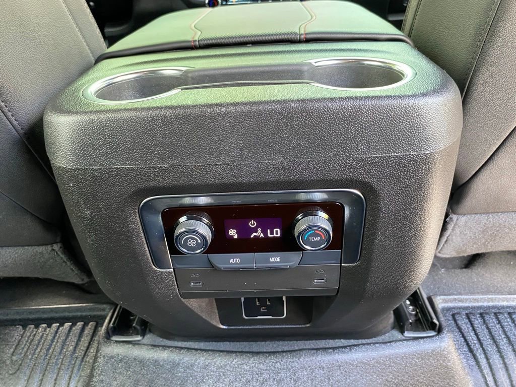 Used 2025 Chevrolet Suburban RST RWD image 19