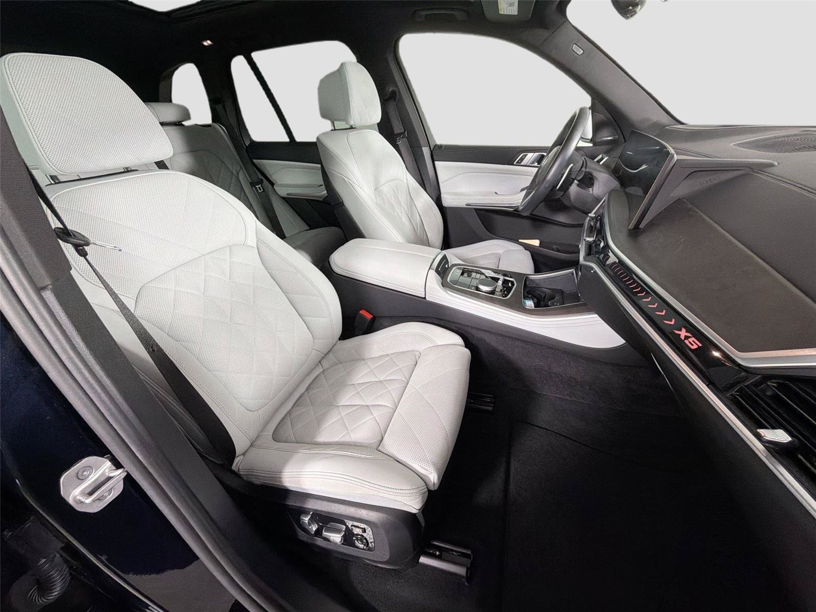 Used 2025 BMW X5 sDrive40i w/ M Sport Package RWD image 30