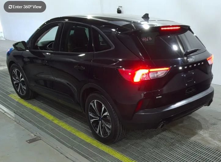 Used 2021 Ford Escape SE w/ SE Sport Appearance Package FWD image 2