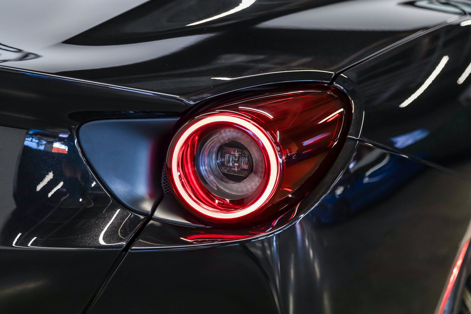 Used 2020 Ferrari Portofino RWD image 29