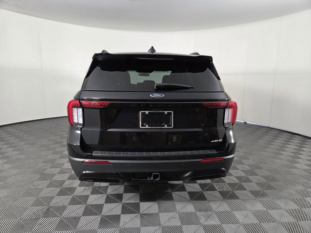 Used 2025 Ford Explorer ST-Line w/ ST-Line Street Pack AWD/4WD image 6