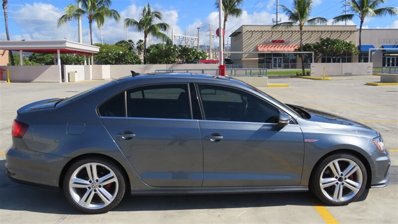 Used 2017 Volkswagen Jetta GLI FWD image 5