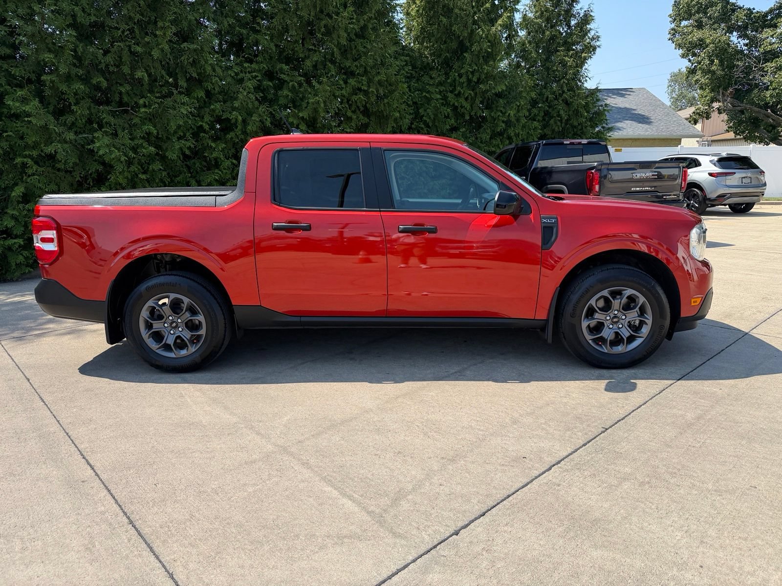 Used 2024 Ford Maverick XLT w/ XLT Luxury Package AWD/4WD image 2