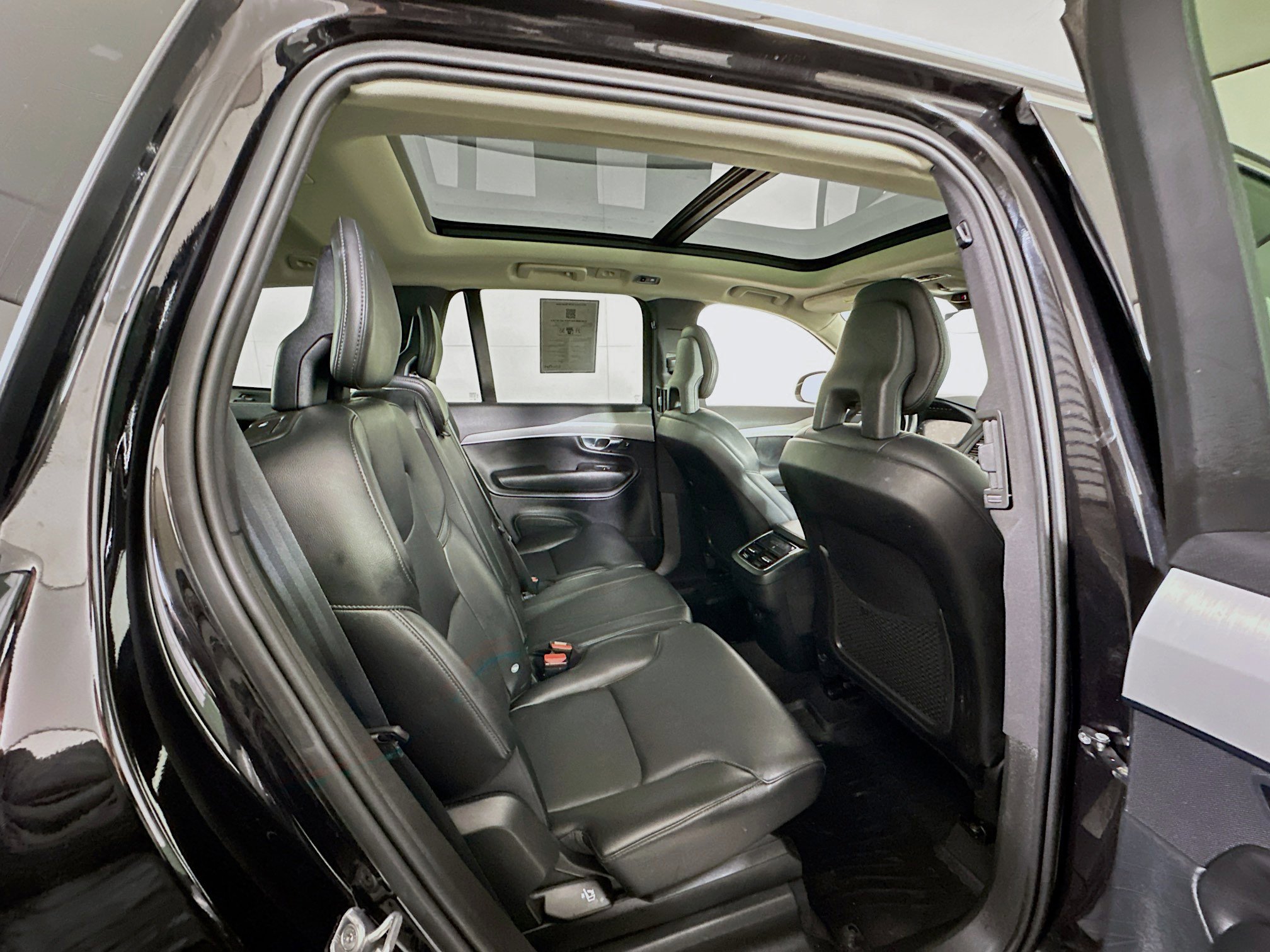 Used 2021 Volvo XC90 T5 Momentum w/ Protection Package Premier image 31