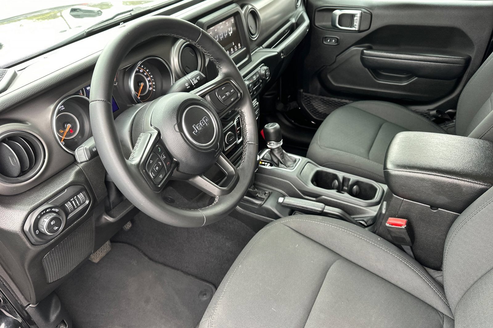 Used 2022 Jeep Gladiator Sport AWD/4WD image 12