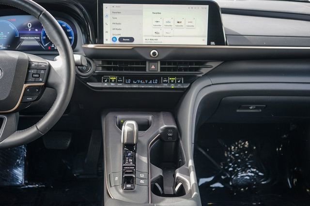 Used 2023 Toyota Crown Limited w/ Advanced Technology Package image 14
