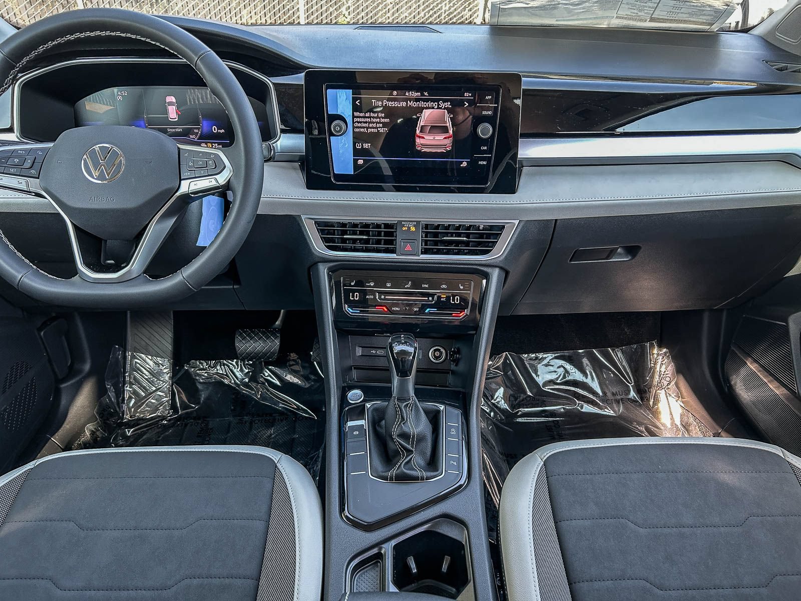 New 2026 Volkswagen Taos SE FWD image 15