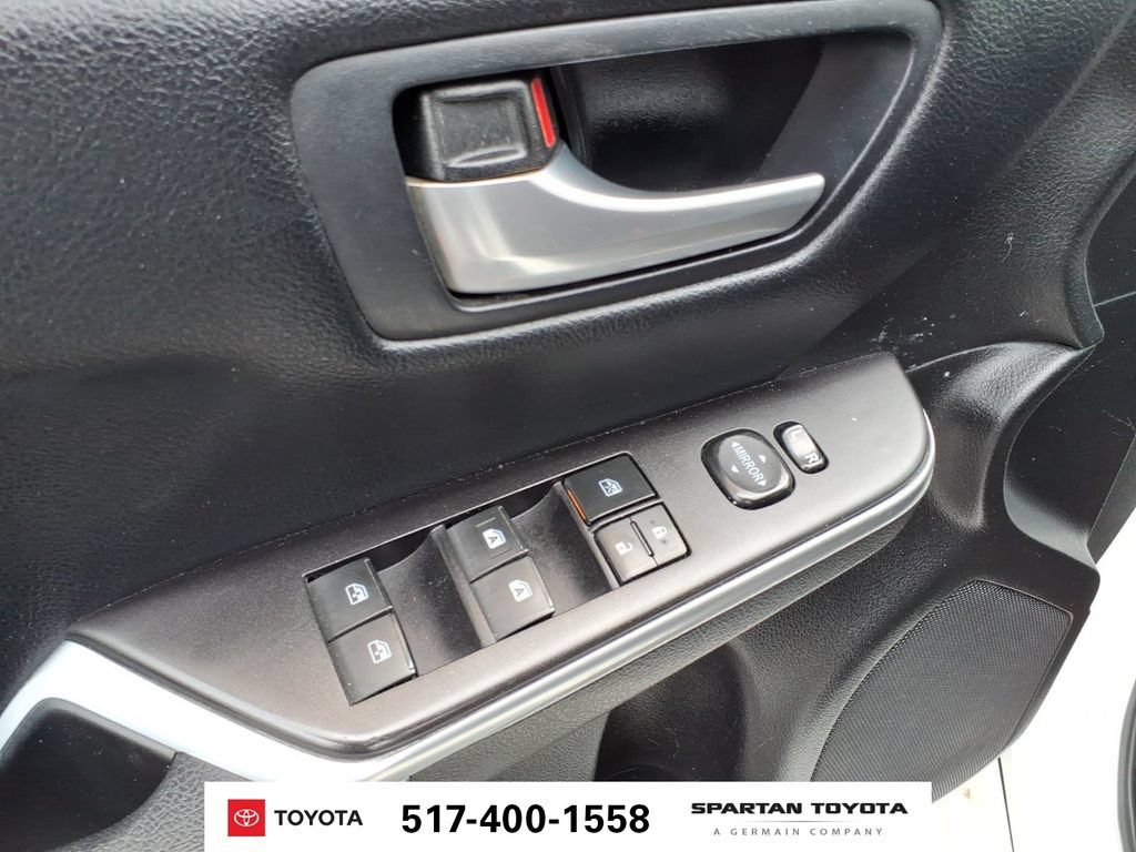 Used 2017 Toyota Camry LE FWD image 12