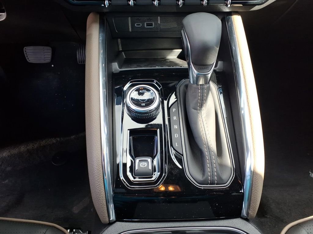 New 2026 GMC Canyon Denali image 13