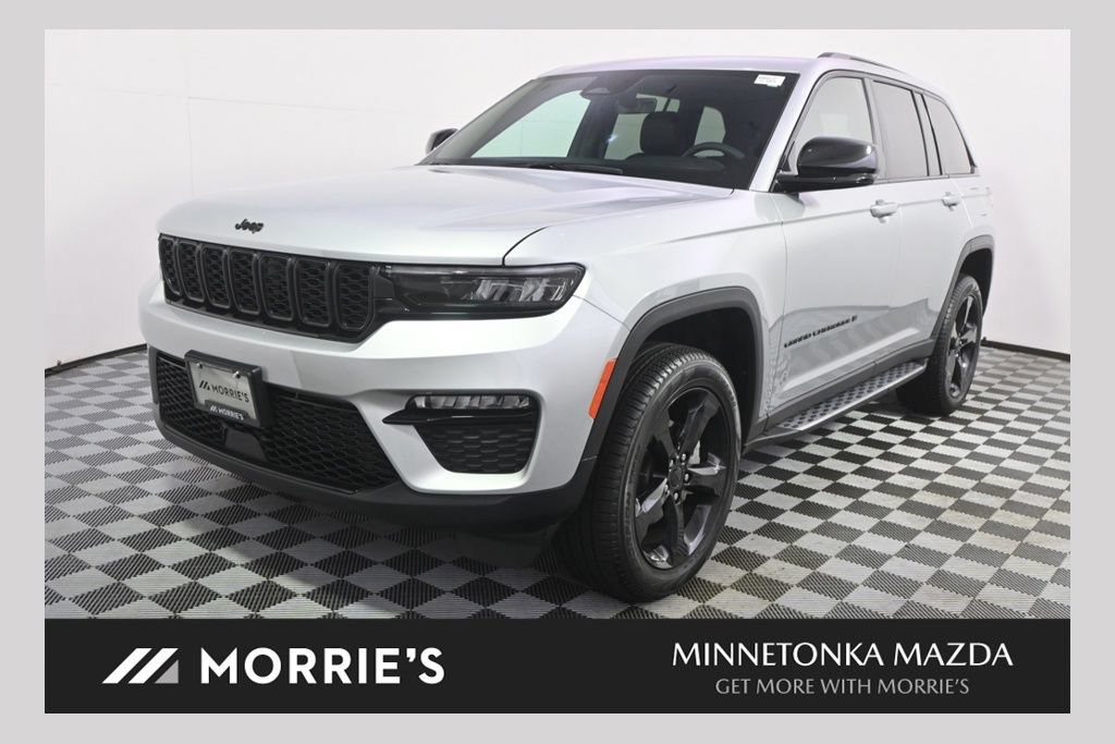 Used 2025 Jeep Grand Cherokee Limited w/ Black Appearance Package AWD/4WD image 1