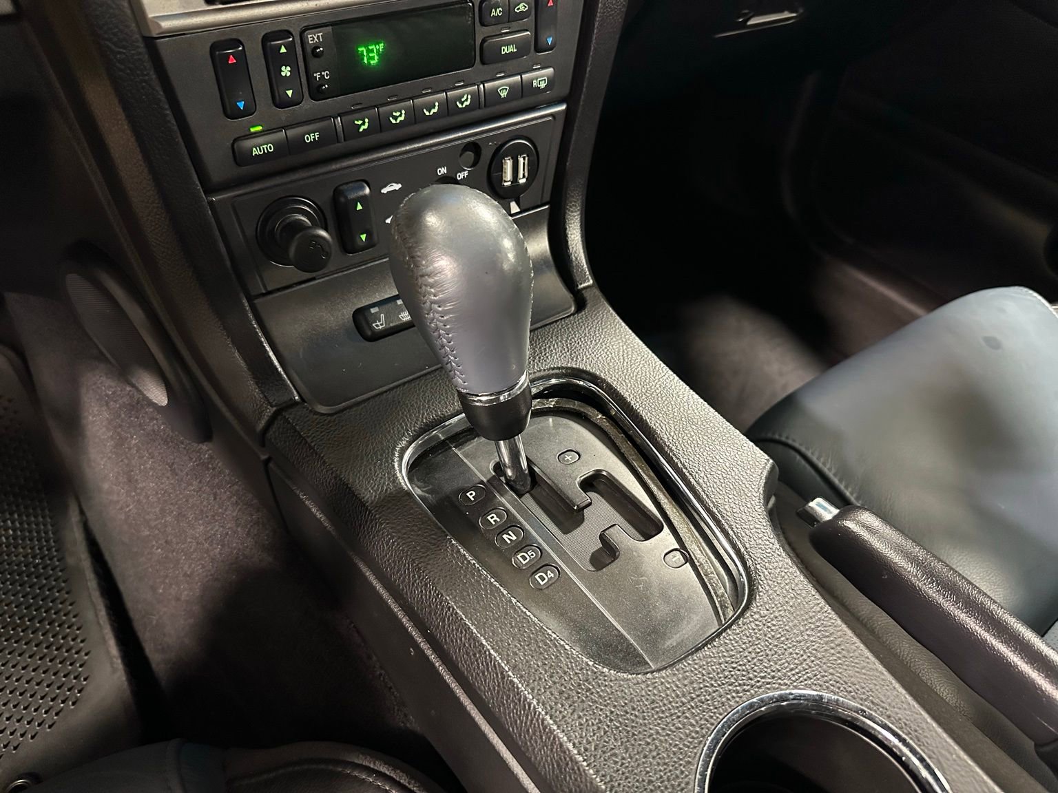 Used 2005 Ford Thunderbird image 24