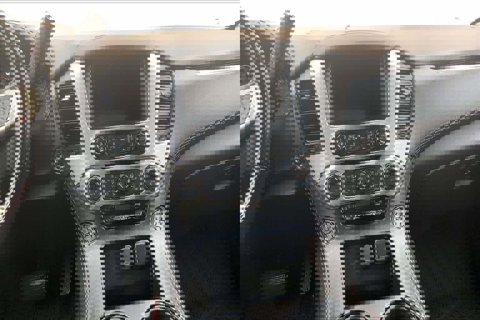 Used 2018 GMC Yukon XL SLT w/ Open Road Package image 15