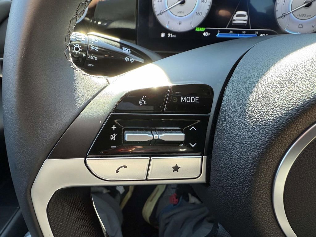 Used 2025 Hyundai Elantra Limited image 22