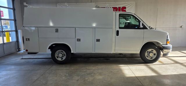 New 2026 Chevrolet Express 3500 w/ Power Convenience Package image 8