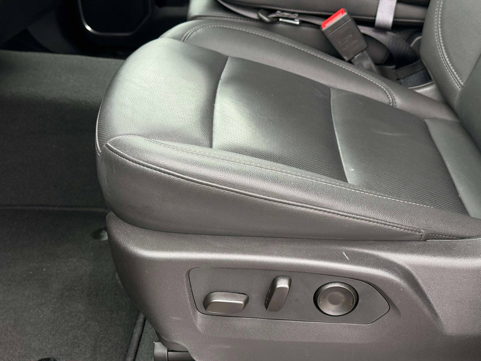 Used 2026 GMC Sierra 1500 SLT image 22