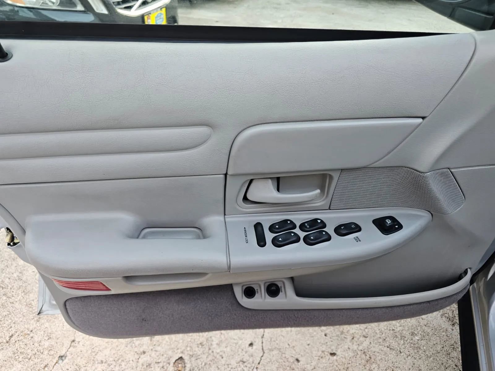 Used 2001 Ford Crown Victoria RWD image 22