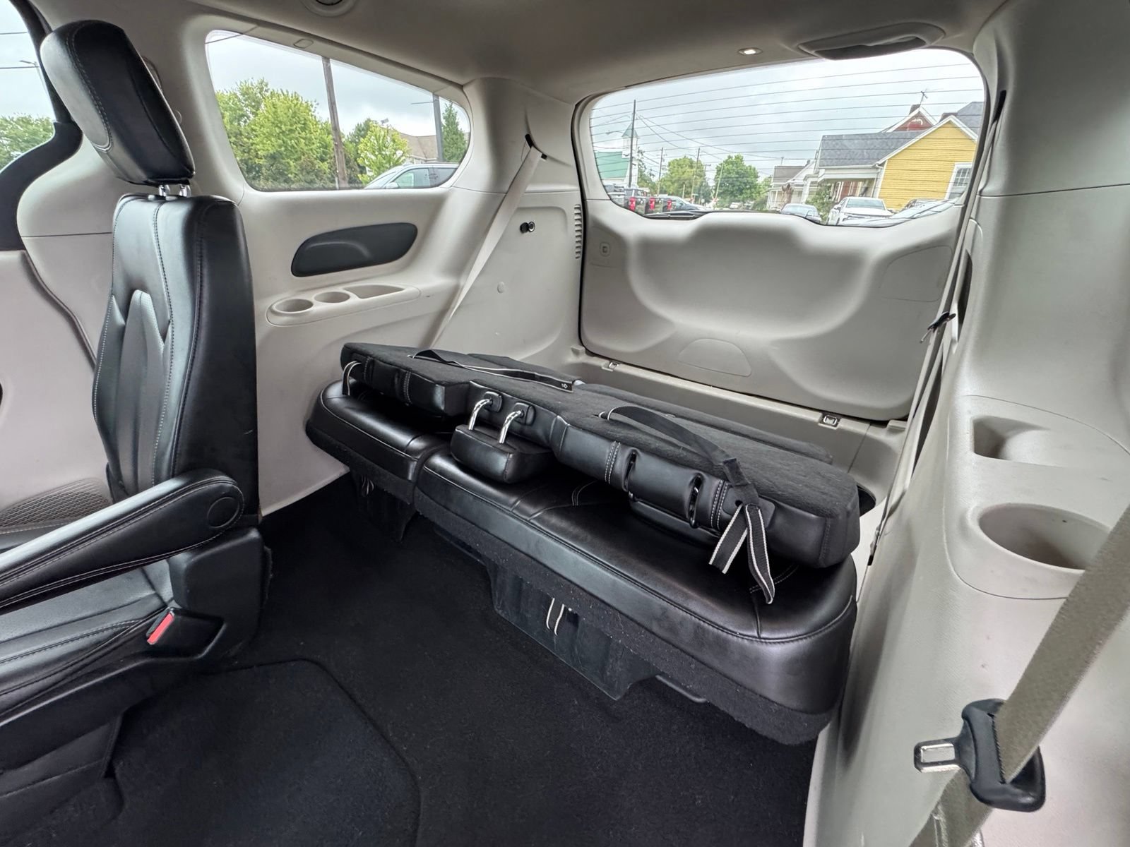 Used 2023 Chrysler Pacifica Touring-L FWD image 26