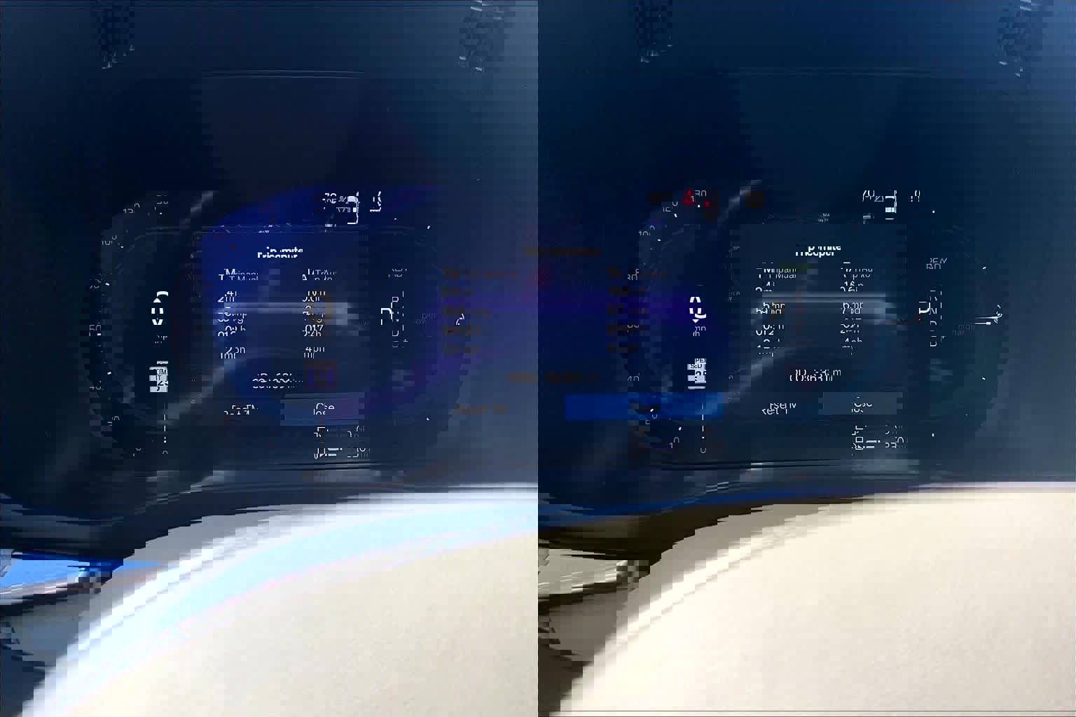 Used 2023 Volvo XC60 T8 Plus w/ Protection Package Premier image 23