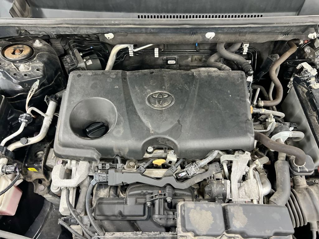 Used 2021 Toyota RAV4 XLE AWD/4WD image 19