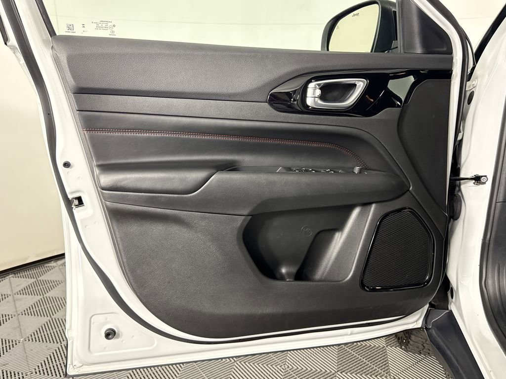 Used 2024 Jeep Compass Trailhawk image 8