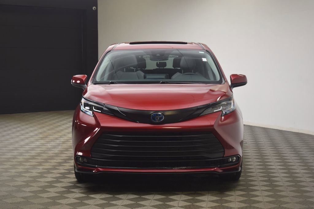 Used 2021 Toyota Sienna XLE image 24
