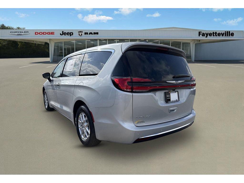 New 2026 Chrysler Pacifica Select image 5