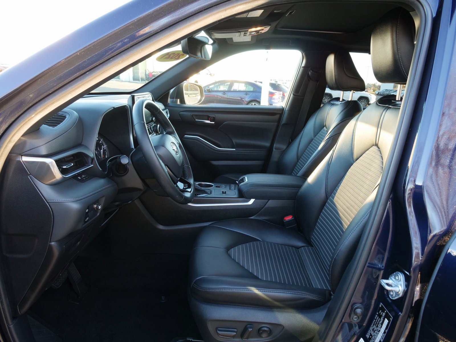 Used 2021 Toyota Highlander XSE image 16