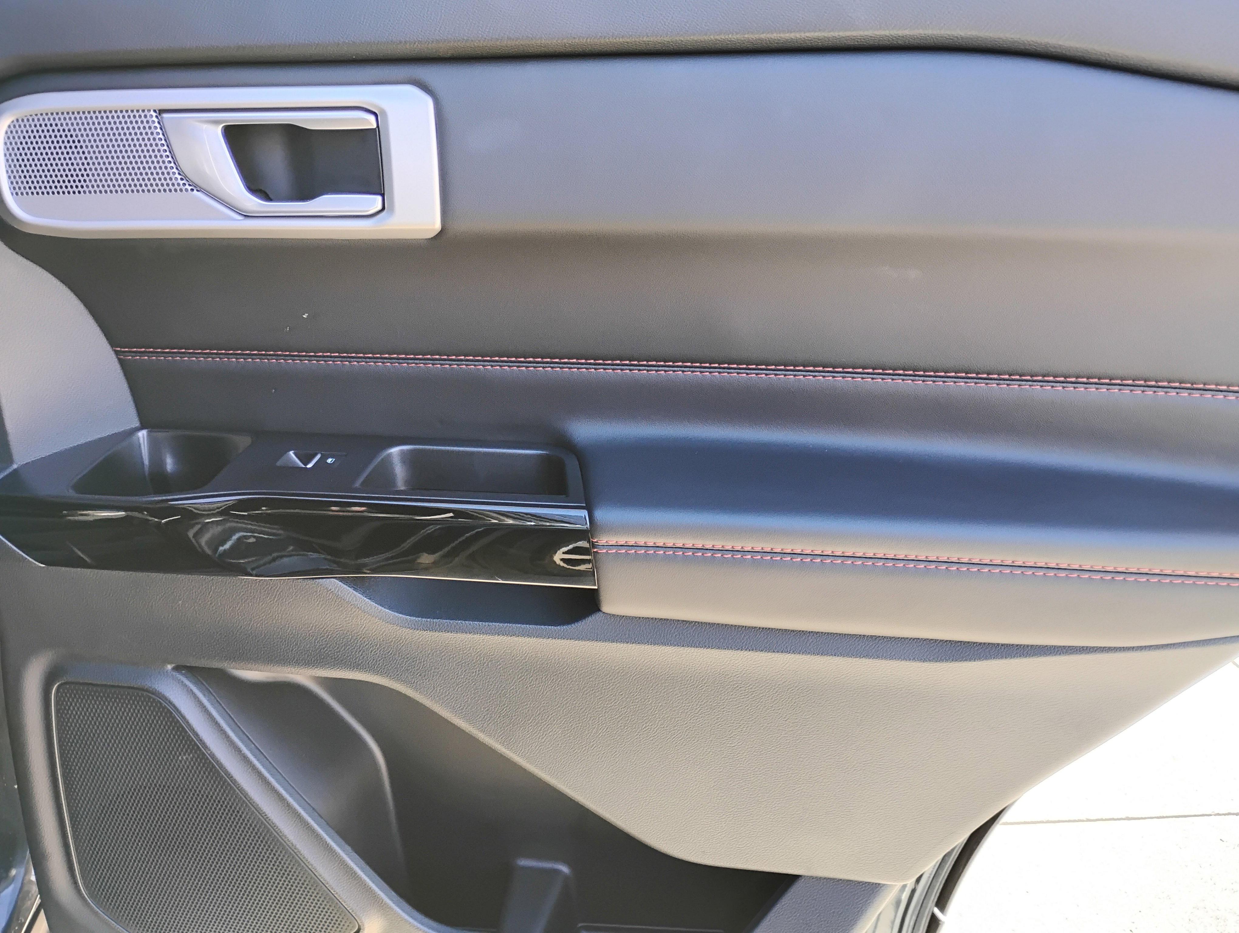 Used 2023 Ford Explorer ST-Line image 21