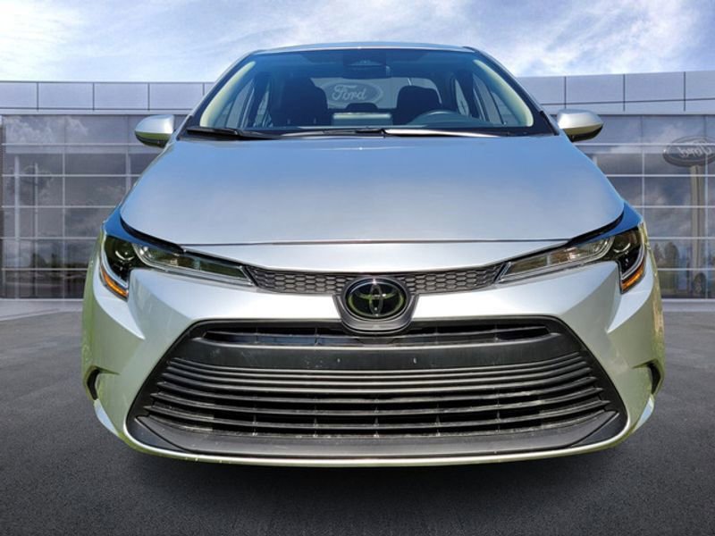 Used 2025 Toyota Corolla LE image 2