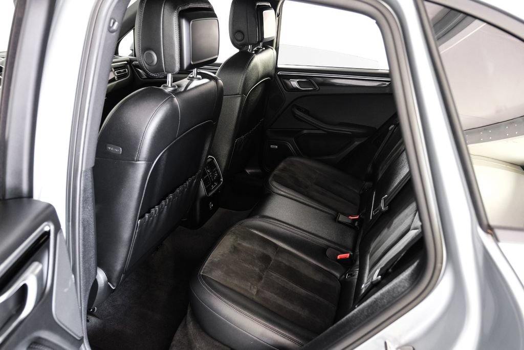 Used 2019 Porsche Macan w/ Premium Package AWD/4WD image 45