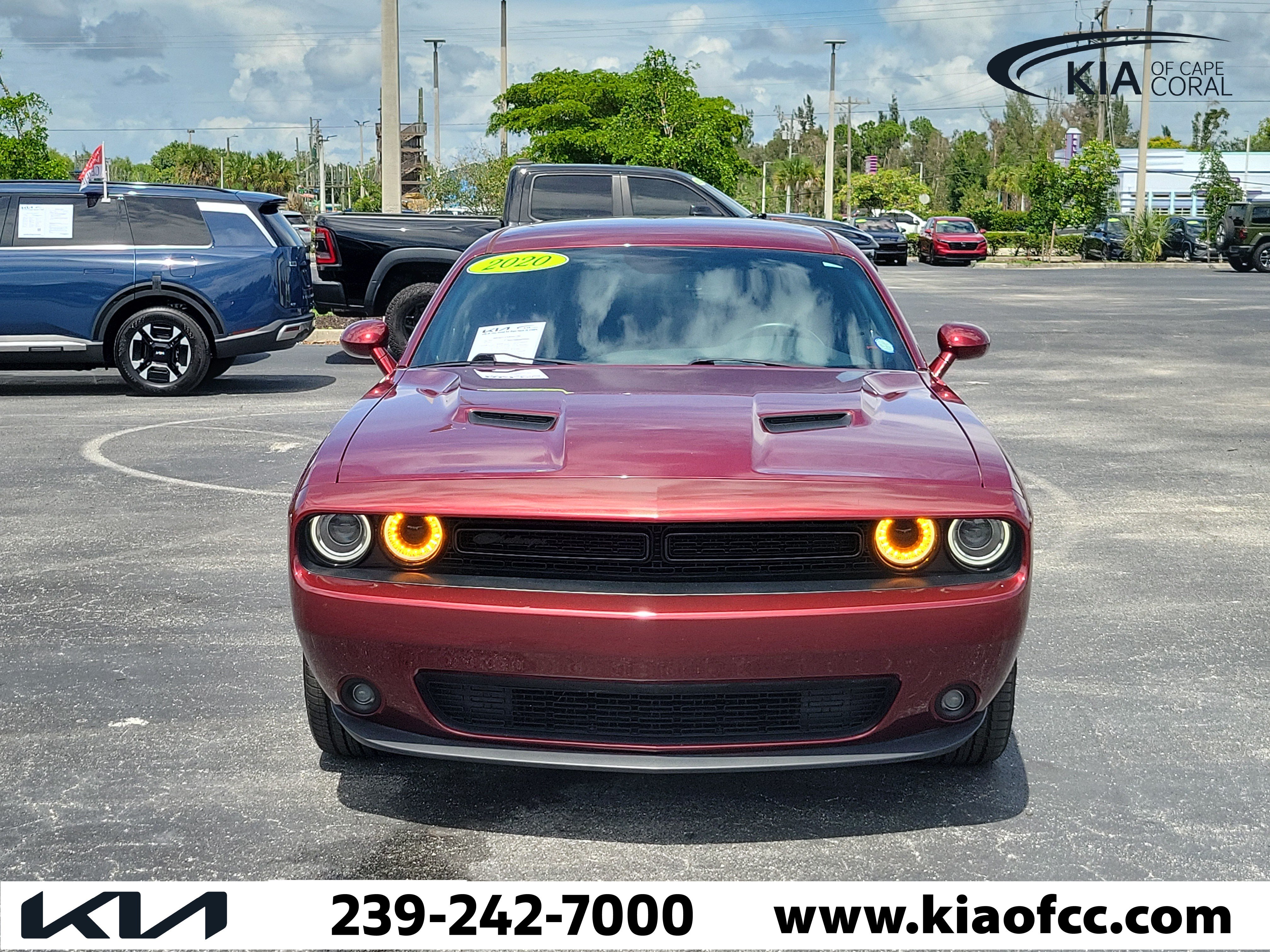 Used 2020 Dodge Challenger SXT w/ Blacktop Package RWD image 2