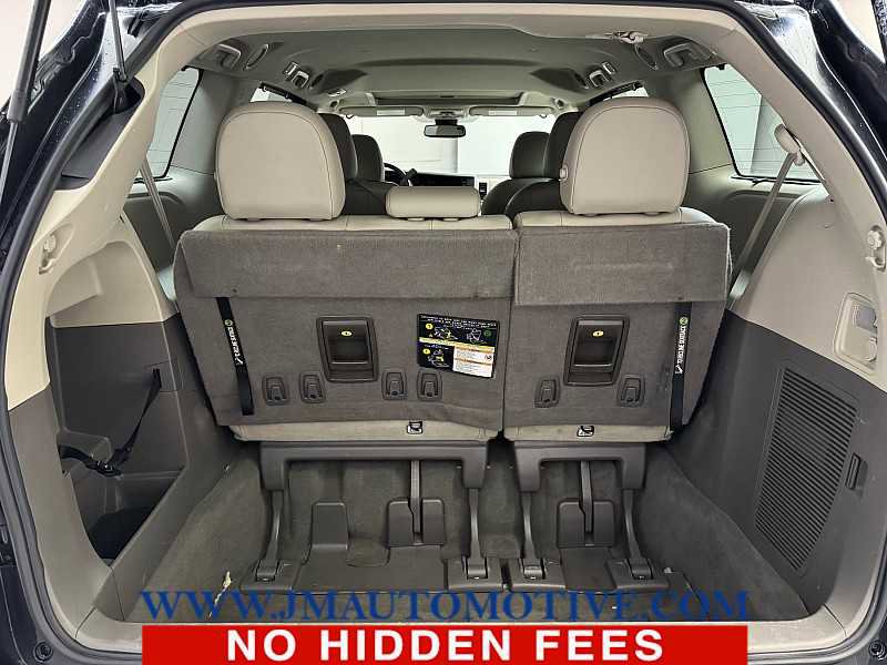 Used 2020 Toyota Sienna XLE FWD image 18