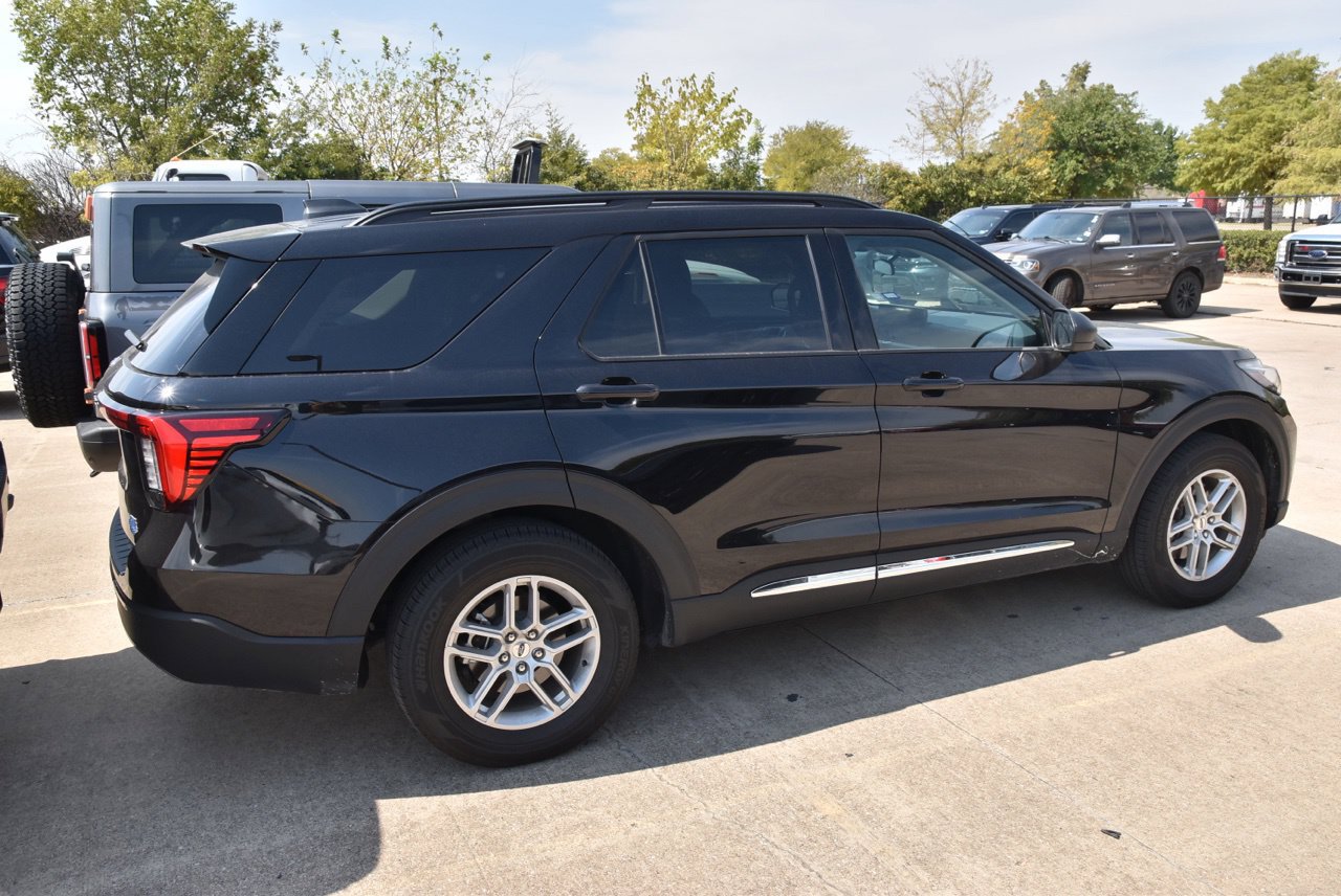 Certified 2025 Ford Explorer Active w/ Active Comfort Package RWD image 6