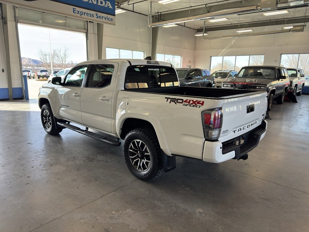 Used 2020 Toyota Tacoma TRD Sport w/ Technology Package AWD/4WD image 3