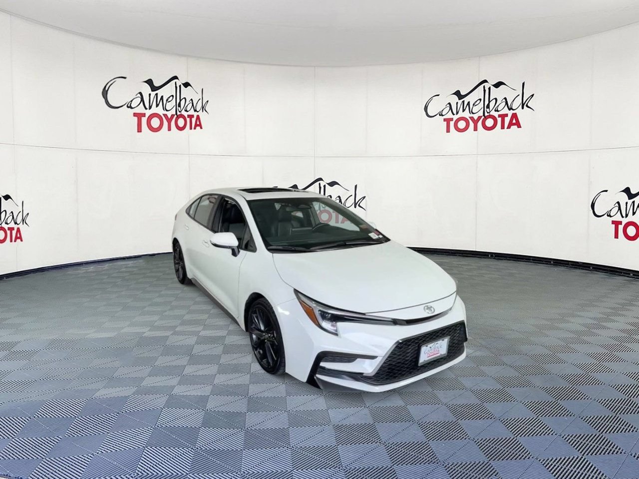 Used 2024 Toyota Corolla XSE FWD image 5