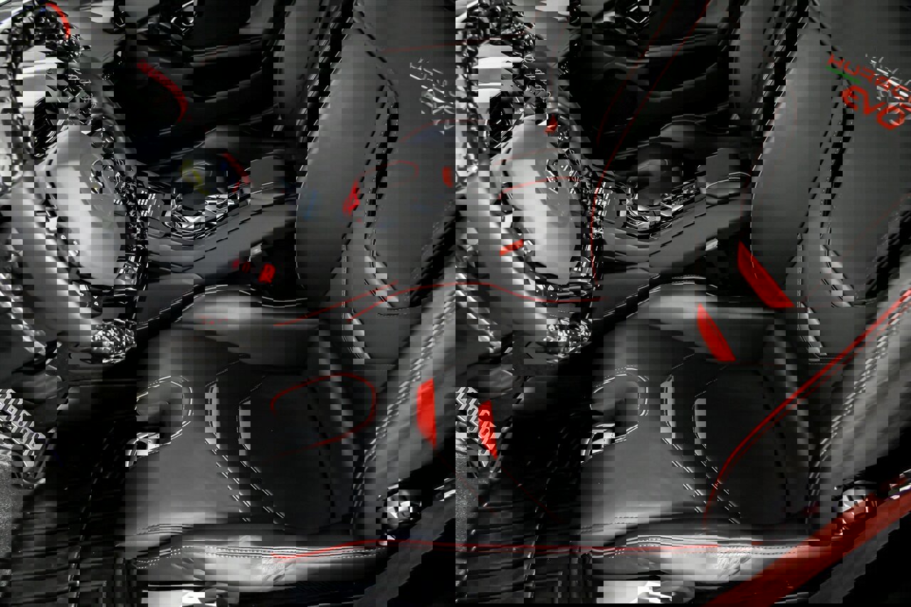 Used 2021 Lamborghini Huracan EVO image 25