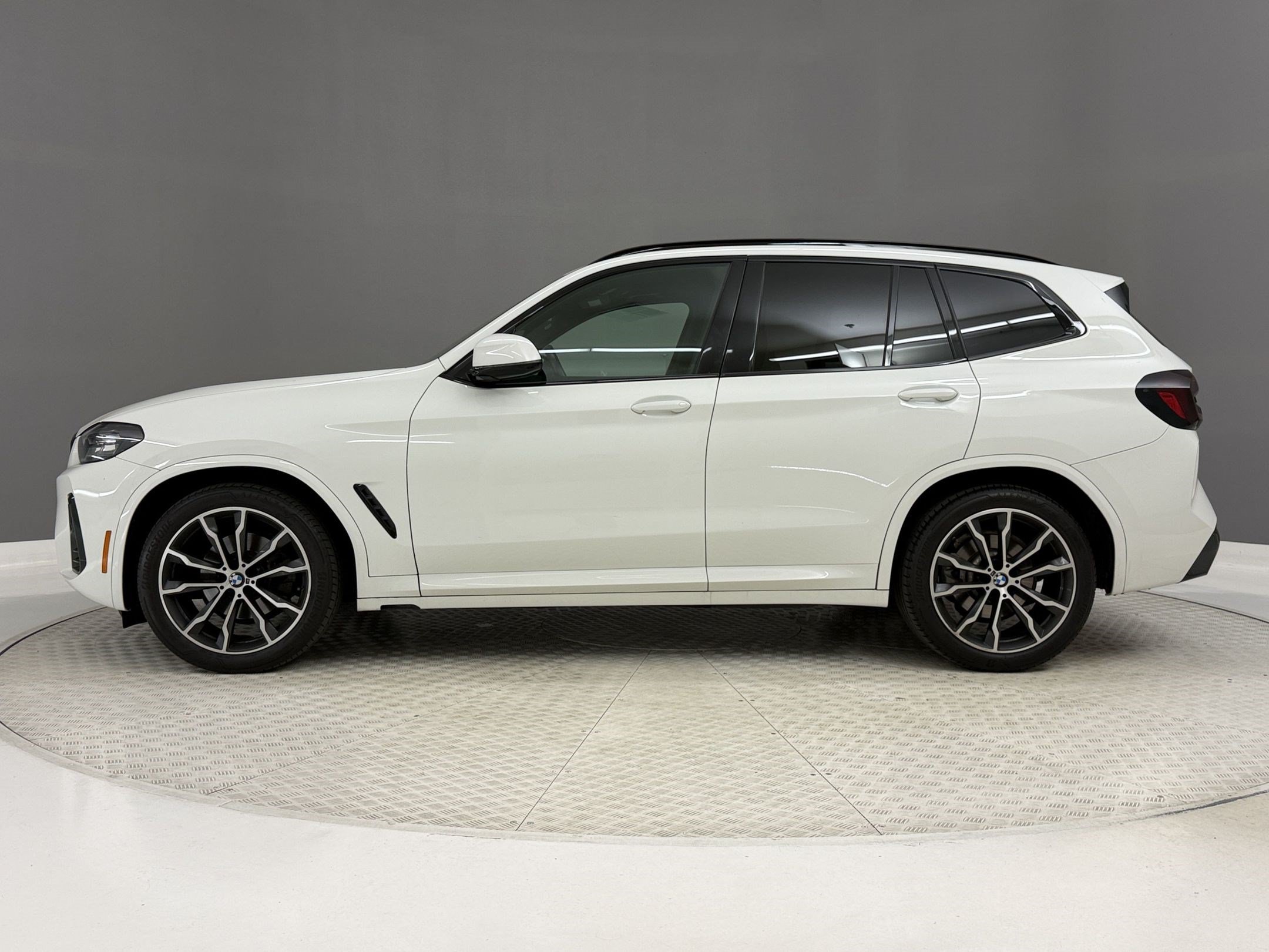 Used 2023 BMW X3 sDrive30i w/ M Sport Package RWD image 2