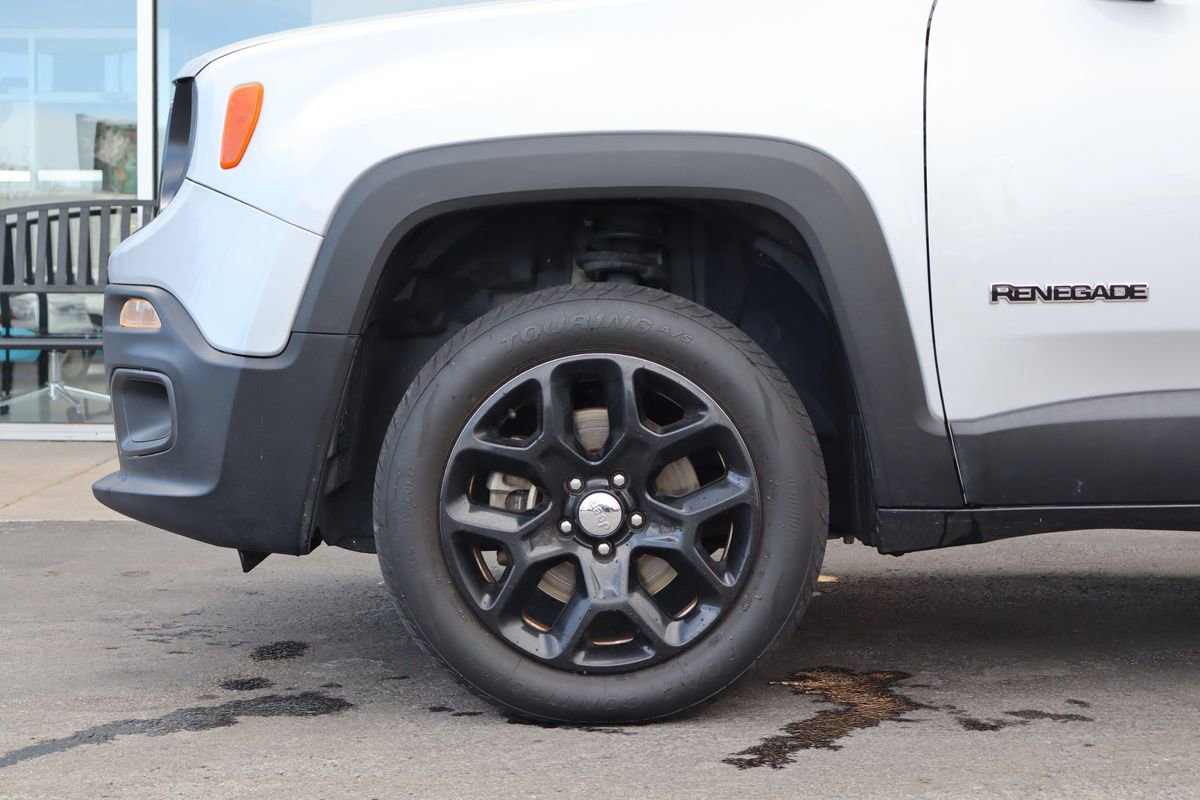 Used 2018 Jeep Renegade Latitude w/ Cold Weather Group AWD/4WD image 23