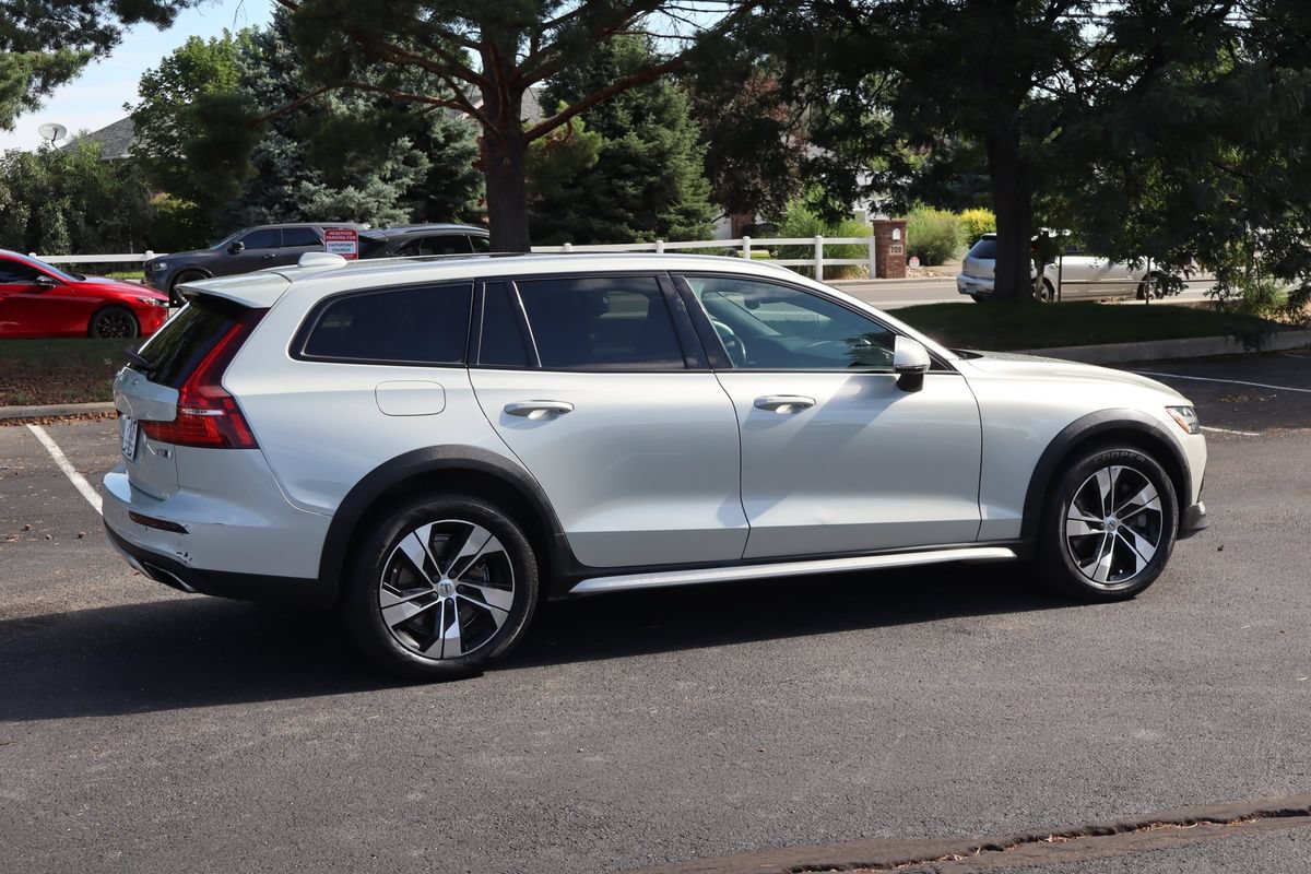 Used 2021 Volvo V60 T5 Cross Country AWD/4WD image 4