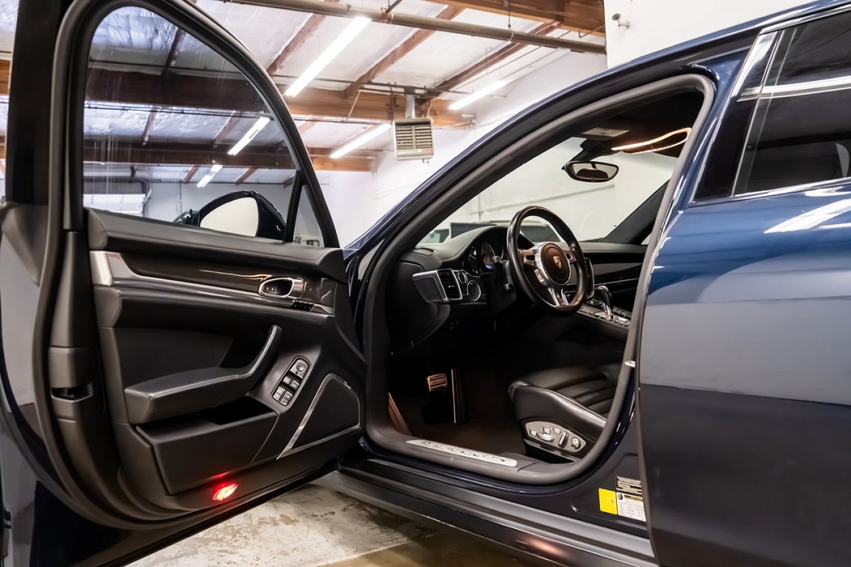 Used 2015 Porsche Panamera GTS AWD/4WD image 20