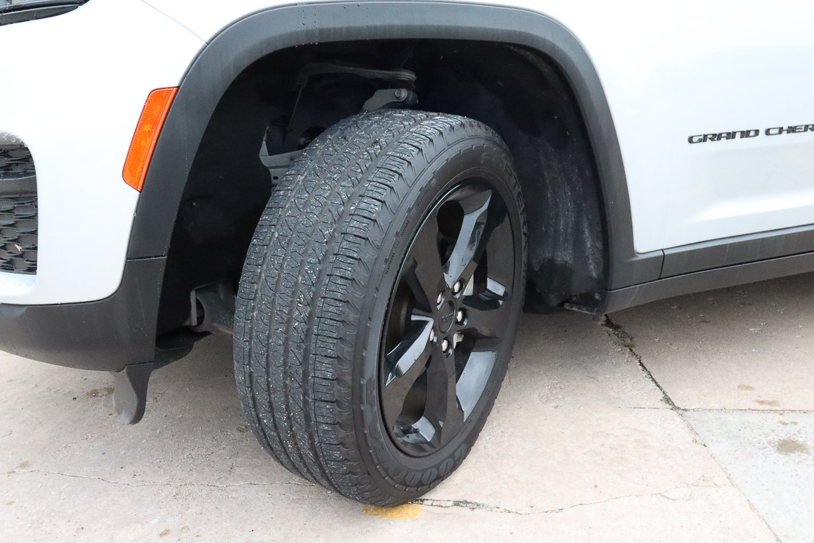 Used 2023 Jeep Grand Cherokee Altitude AWD/4WD image 17