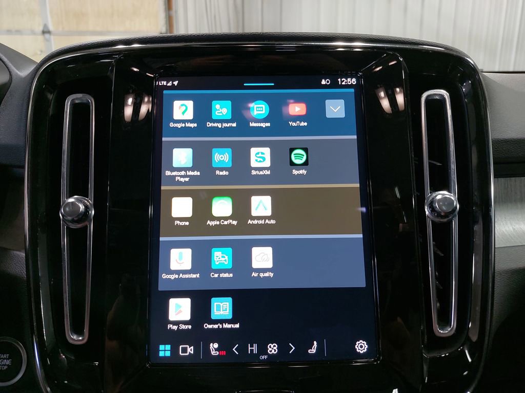 Used 2024 Volvo XC40 B5 Plus w/ Climate Package image 22