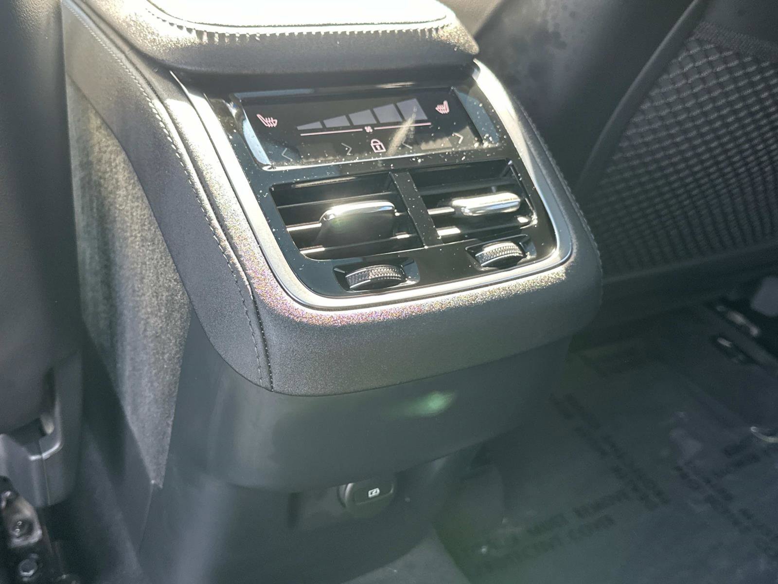 Certified 2025 Volvo XC90 B5 Core w/ Protection Package Premier image 22