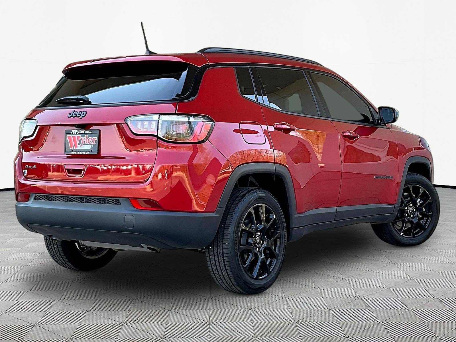 Used 2026 Jeep Compass Latitude AWD/4WD image 6