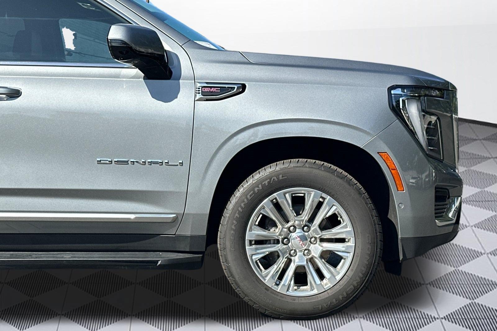 Used 2025 GMC Yukon Denali AWD/4WD image 35