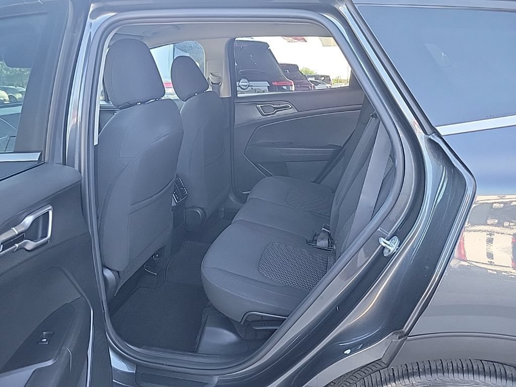 Used 2023 Kia Sportage LX FWD image 11
