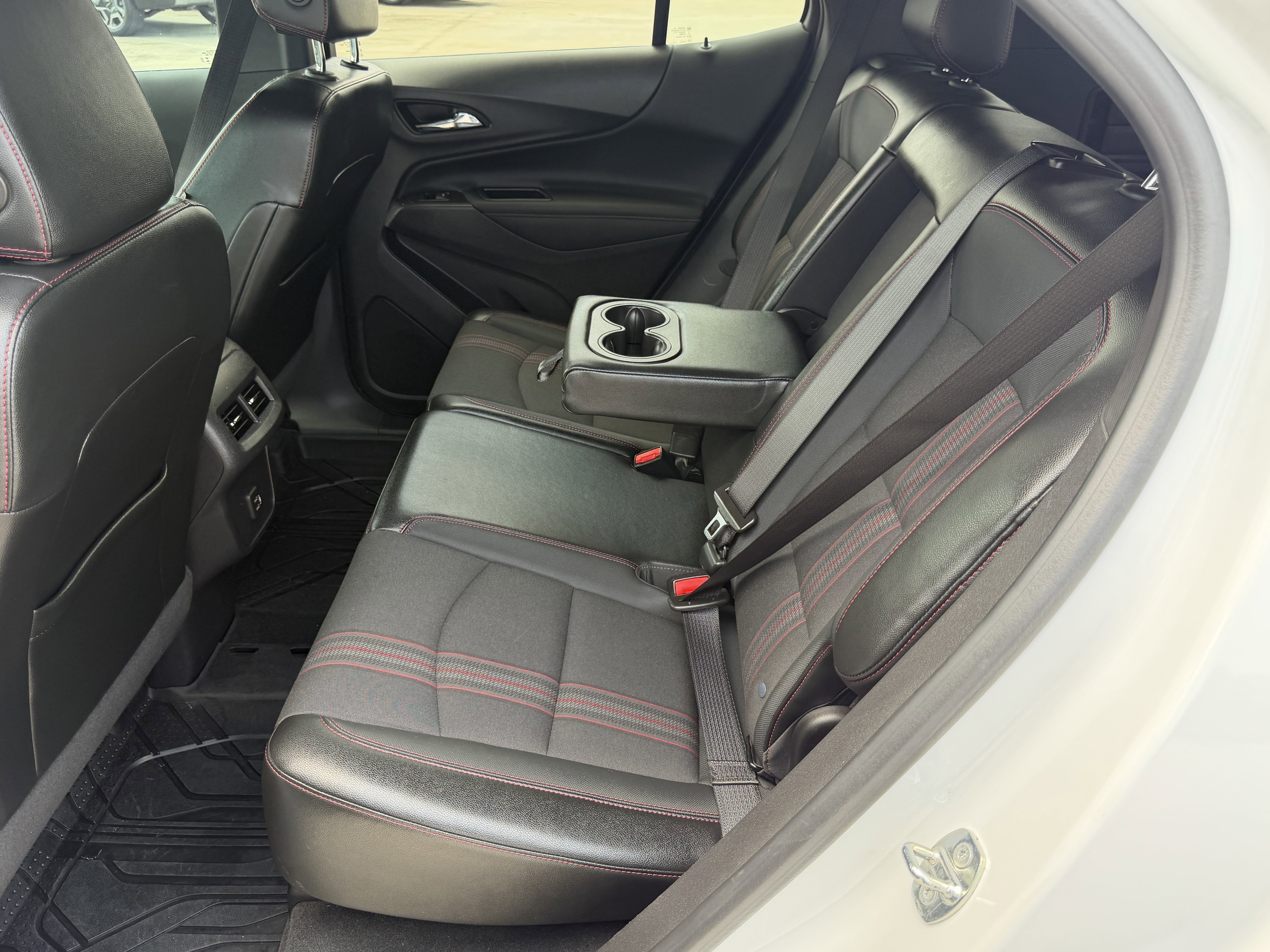 Used 2023 Chevrolet Equinox RS w/ LPO, Floor Liner Package FWD image 29