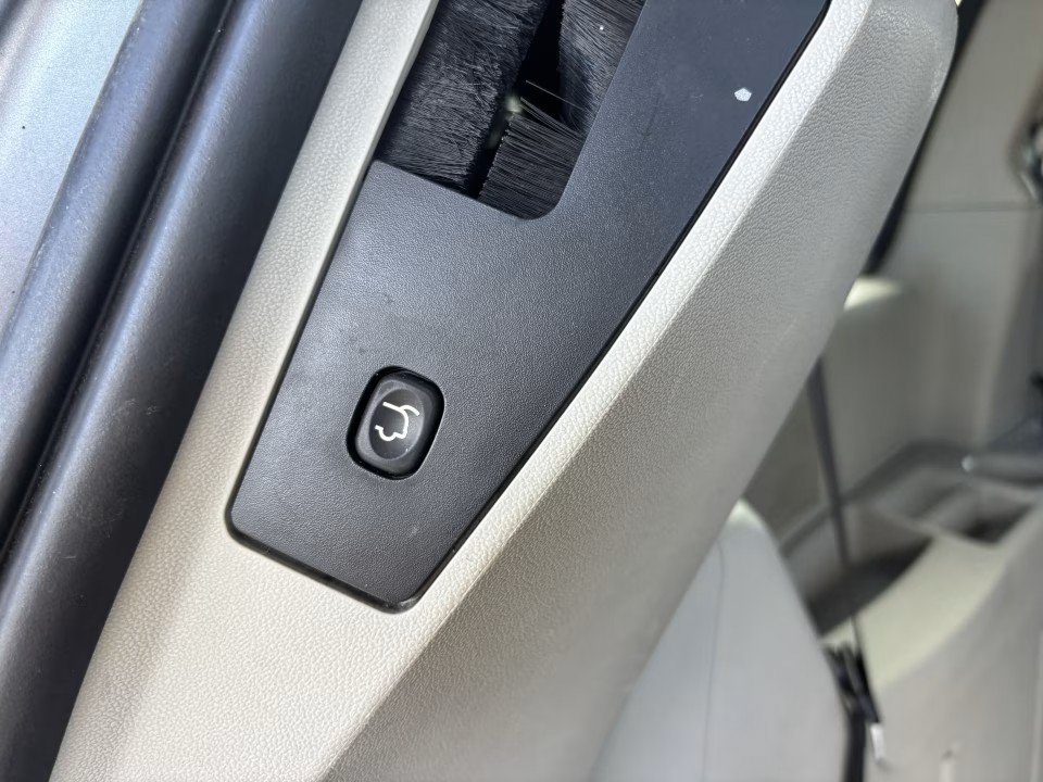 Used 2019 Dodge Grand Caravan SXT FWD image 25