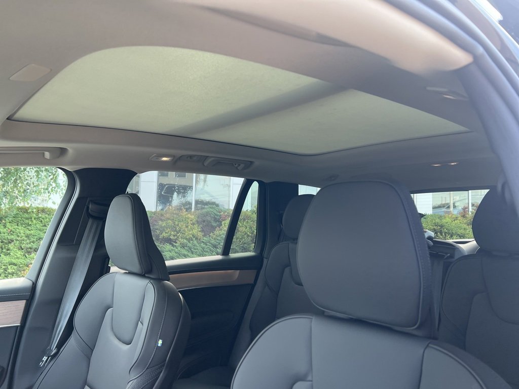New 2026 Volvo XC90 B6 Plus w/ Protection Package Premier image 16