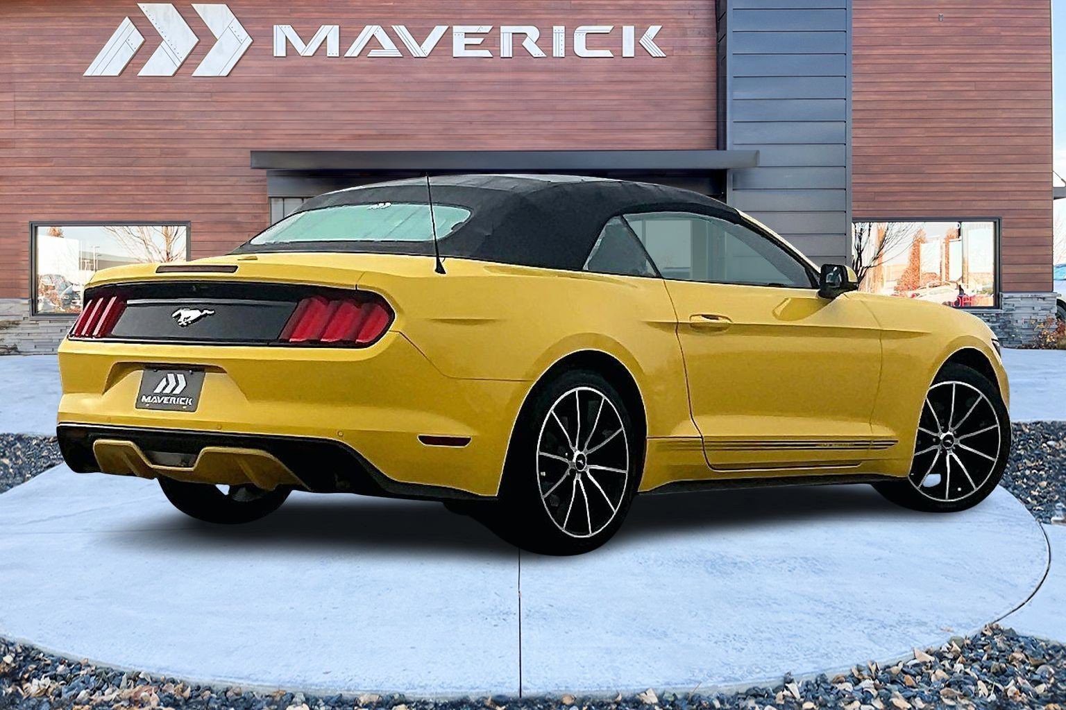 Used 2017 Ford Mustang Premium w/ Equipment Group 201A image 5